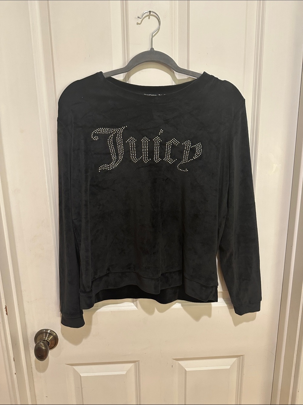 JUICY COUTURE BLACK BEDAZZLED SWEATSHIRT
